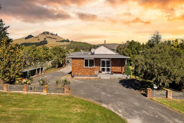 Your Family Retreat with Spa, Space & Rural Views