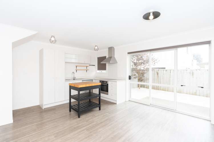 79 Chiefs Court Hamilton East_5