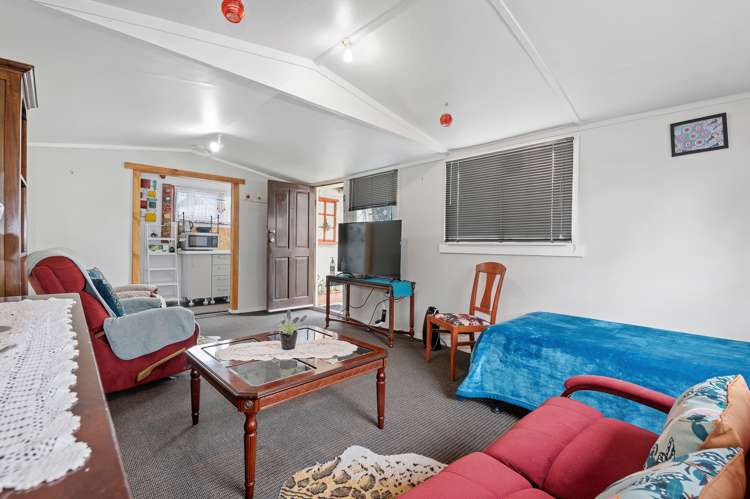 4 Roger Street Pukehangi_11