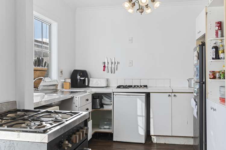 200 Tukapa Street Westown_8