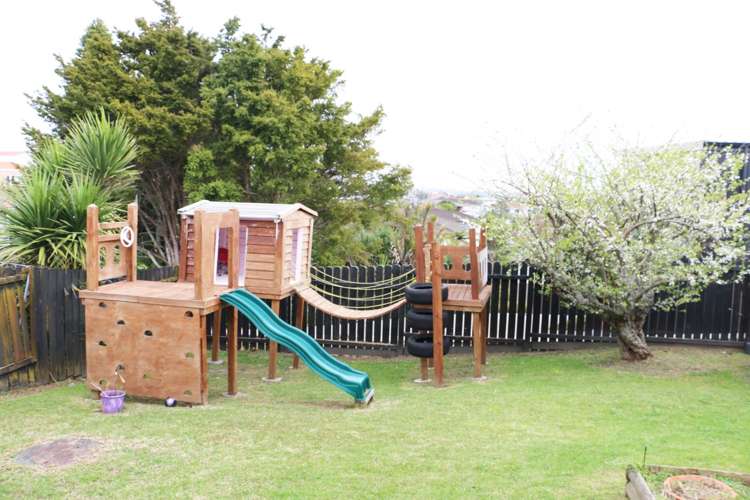 8 Mcfadzean Drive Blockhouse Bay_13