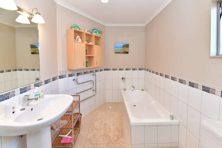 8/126 Whangaparaoa Road Red Beach_17