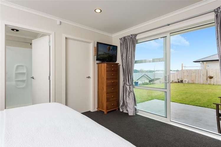 5 Ellesmere Close Pyes Pa_10