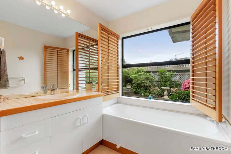 2/4 Oban Road Browns Bay_18