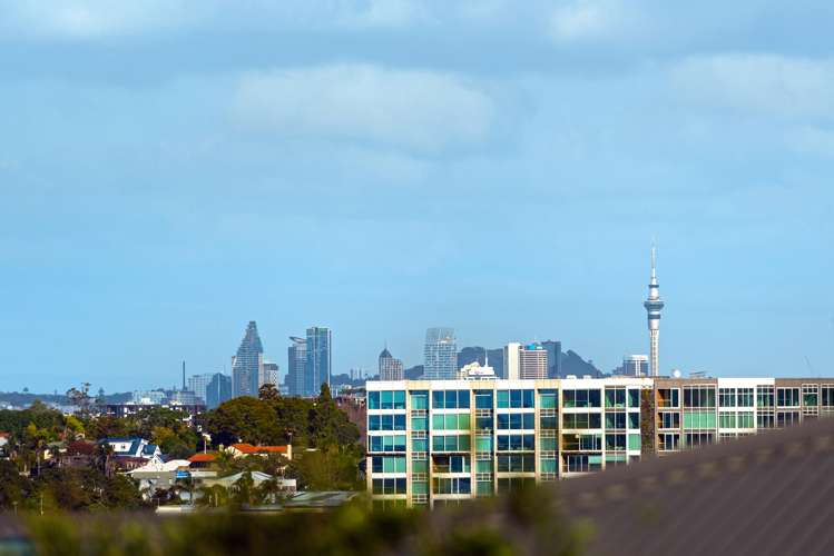 2/28 Beach Road Castor Bay_16