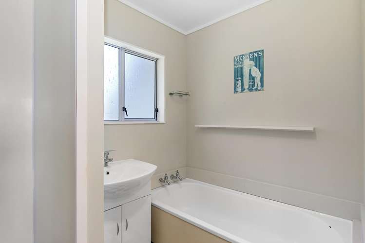 52 Colchester Crescent Newlands_13