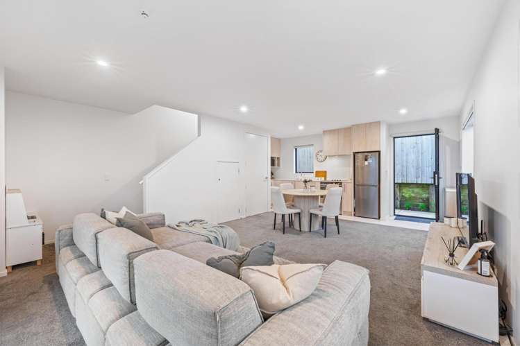 52f Vodanovich Road Te Atatu South_13