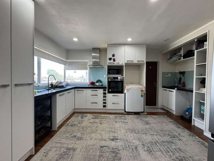 1 287 Richardson Road 1733_2