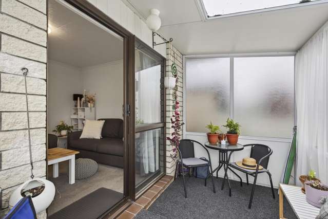 1/6 Hoyle Place Westown_3