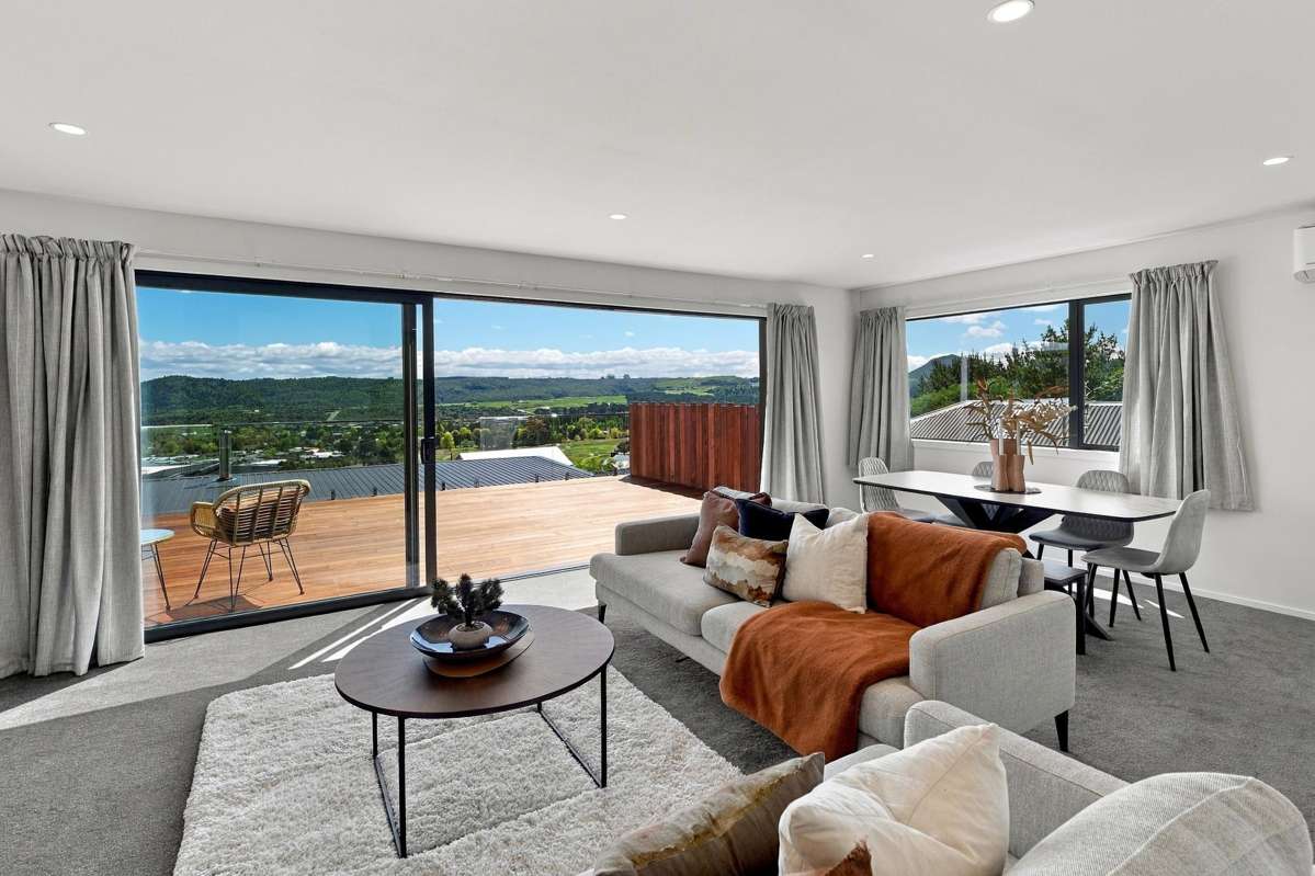 6 Blackhawk Close_5