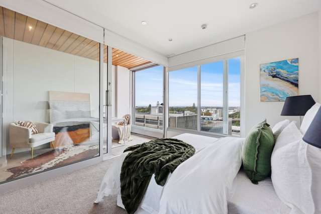 Spacious 70m² (approx) Penthouse - 1 Bed + 1 Study