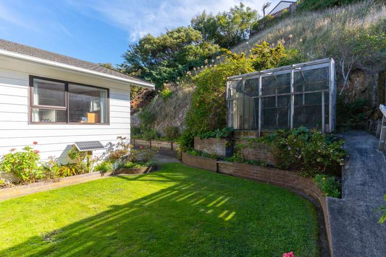 64 Fyvie Avenue Tawa_14