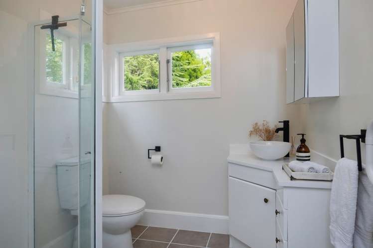 29 Hollywood Avenue Titirangi_16