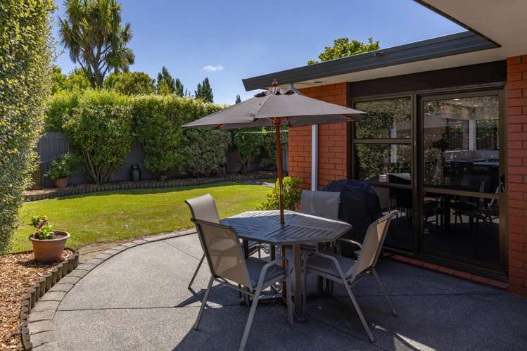 22 Regency Crescent Redwood_16