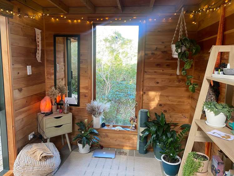 Kauri Cabin/128 Lone Kauri Road Karekare_8