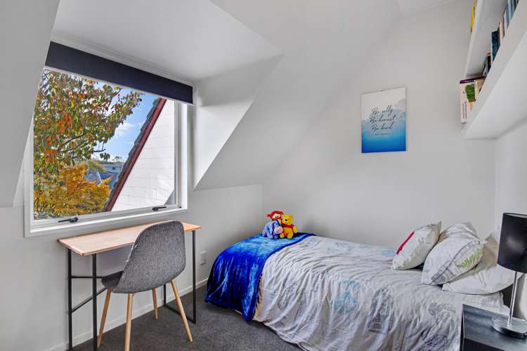 2/19 Waitikiri Drive Parklands_13