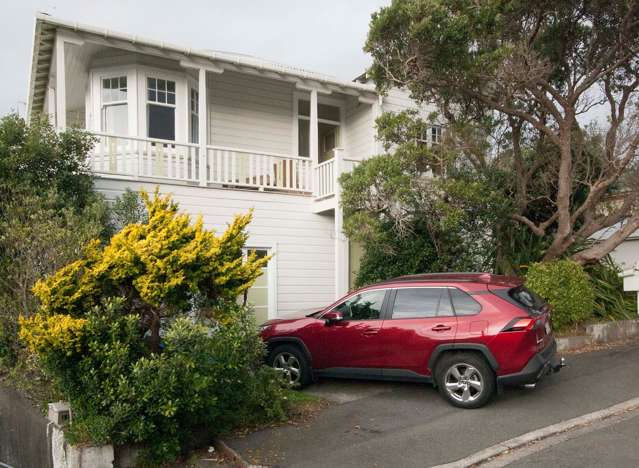 Stunning harbour views, sunny close shops etc