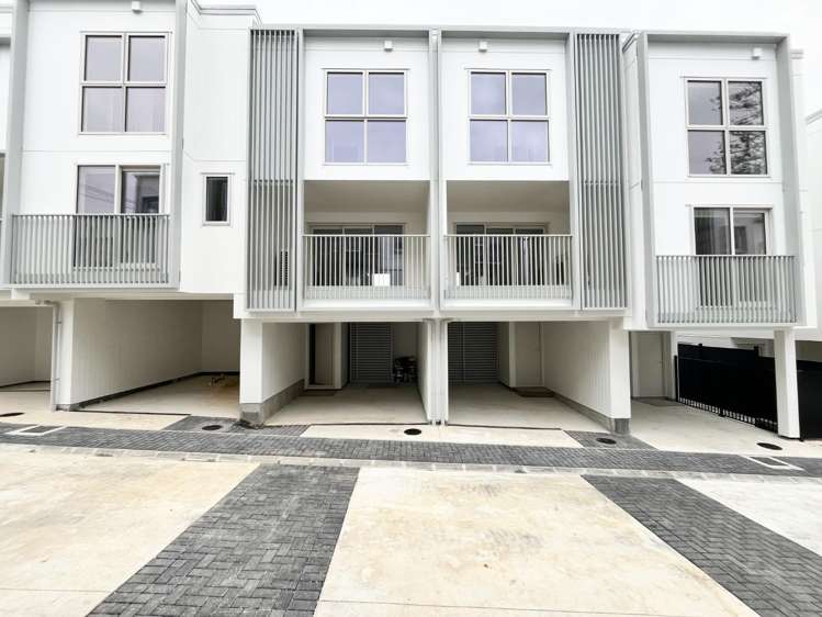 16/9 Aeroview Drive 1603_16