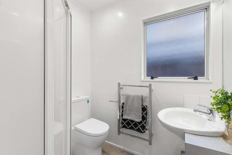 2/893 Beach Road Waiake_13