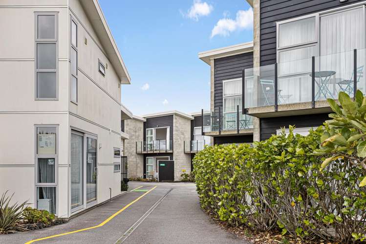 1,3 &4/27 Marine Parade Carters Beach_10