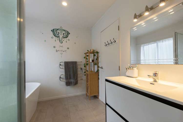 482 Huia Road Laingholm_13