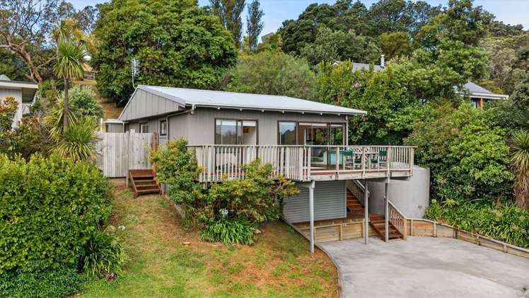 11 Hillside Crescent, Matheson Bay_0