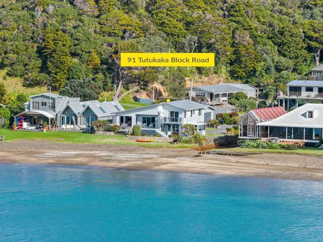 Beach Front - Tutukaka Harbour!
