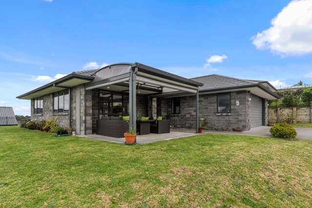 Modern Living Meets Practical Design – Overlooking Totara Parklands