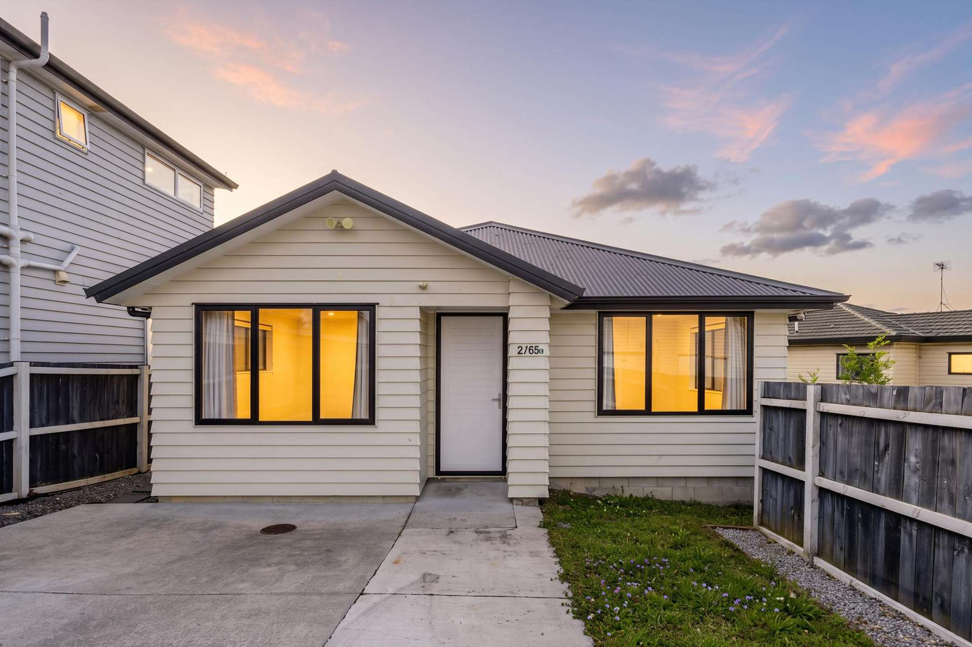 2/65E Metcalfe Road Ranui_0