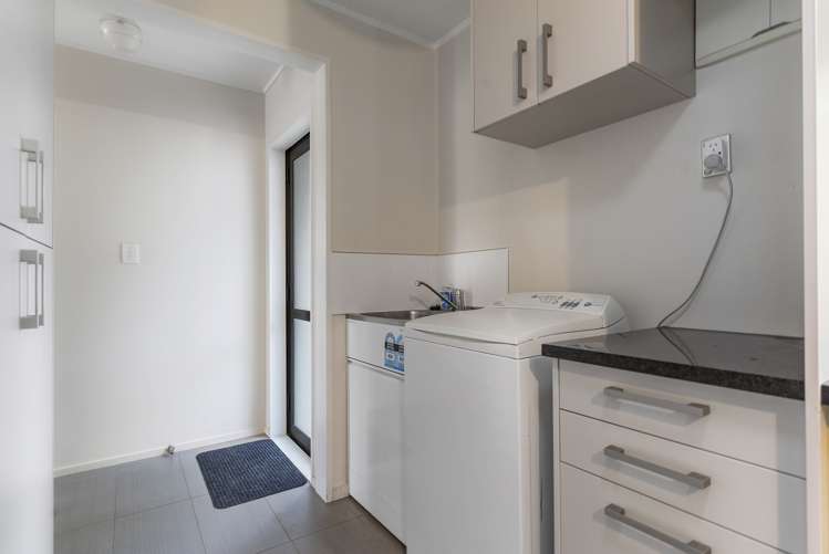 47 Sullivan Avenue Mangere Bridge_12