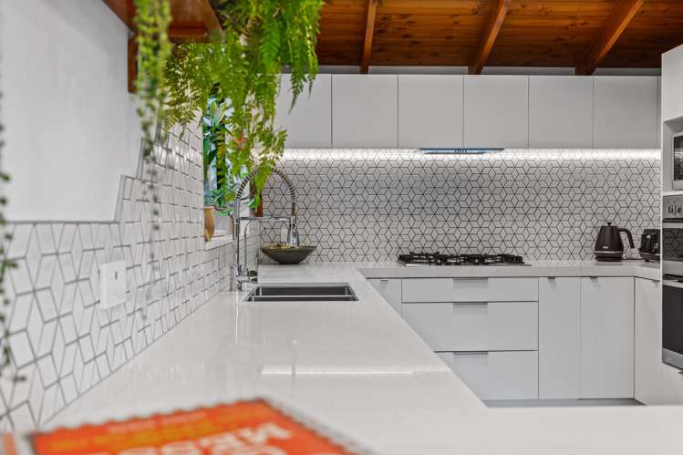 39 Turanga Road Henderson Valley_11