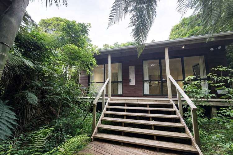 416 Scenic Drive Waiatarua_7