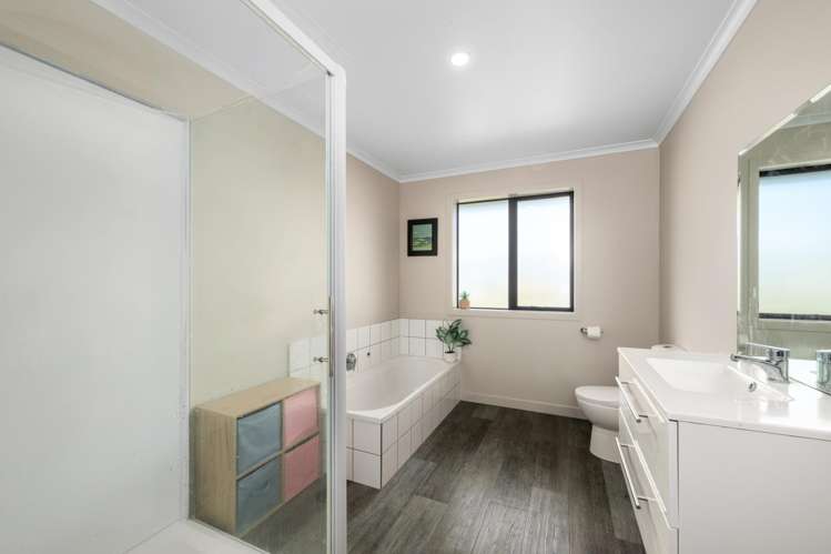 16 Spitfire Drive Burleigh_11