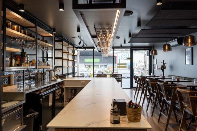 Shop 4, 1027 Ferry Road Ferrymead_4