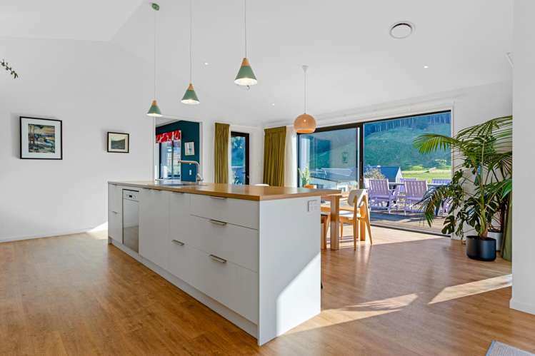 14 Carex Rise Cracroft_13