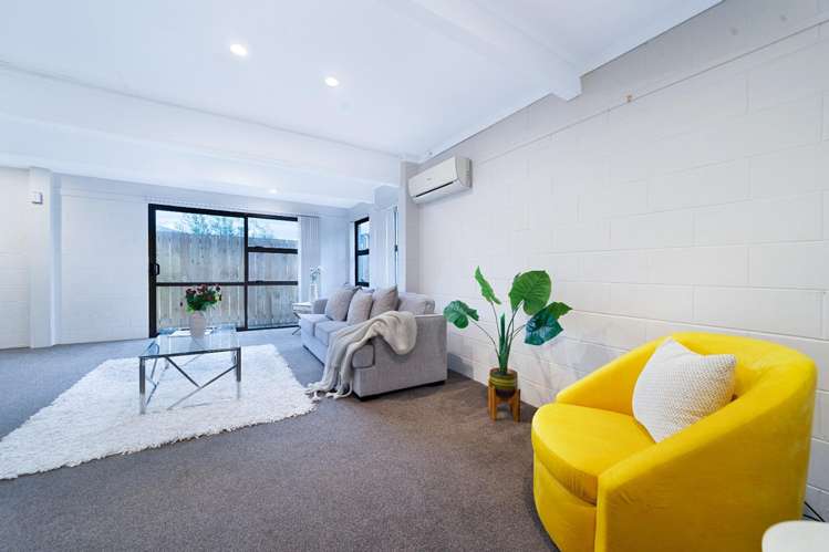 102 Tirimoana Rd Te Atatu South_13