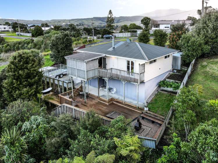 2 Point Street Raglan_20