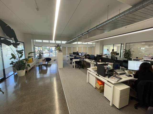 Modern & Professional | 5 Carparks