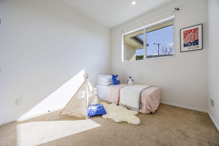 2 Myra G Place Stanmore Bay_12