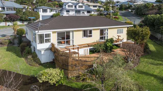 Views, Garaging & Prime Location