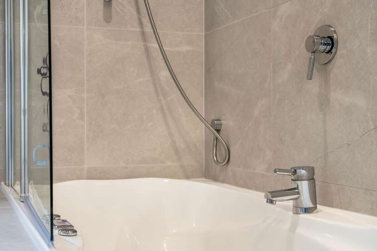 1/2 Flavia Close Torbay_11