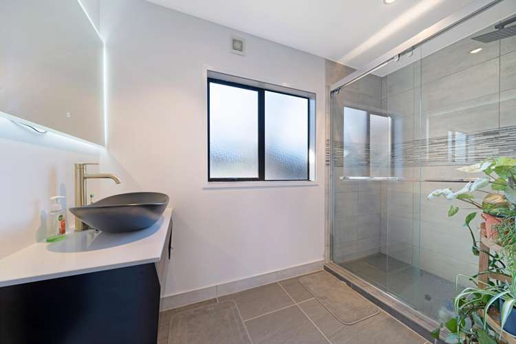 2/46A Captain Scott Road Glen Eden_8