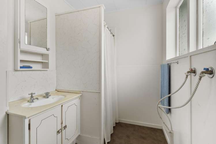 6B Robert Mckeen Otaki Beach_9