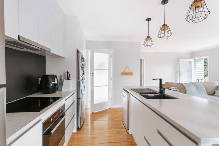 23 Karaka Road Otumoetai_10