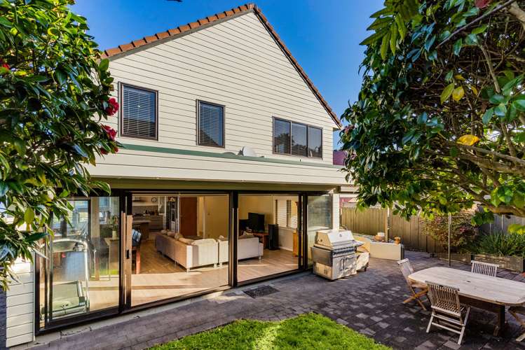 2/28 Orchard Road Waiake_14