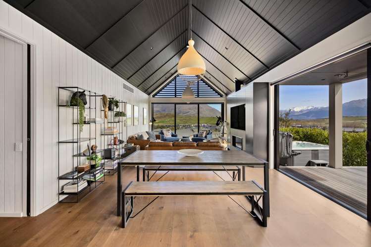 17 Falconer Rise Jacks Point_4