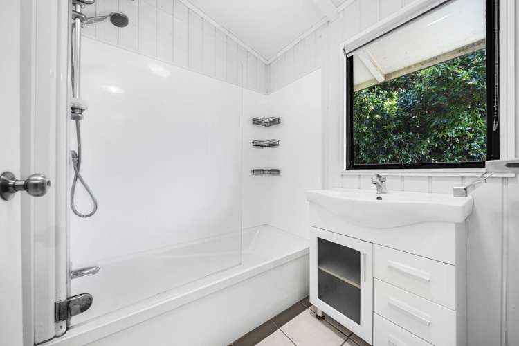 9 & 9A Sherie Place Howick_33