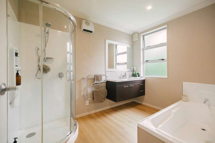 8 Titirangi Drive Fitzherbert_21