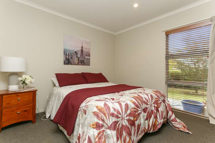 5 Magnolia Rise Waipahihi_18