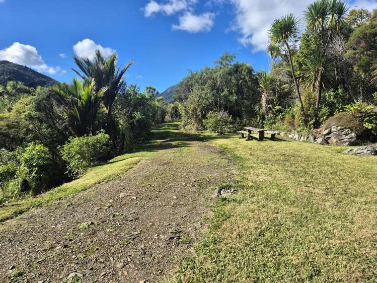 1797 Colville Road_5